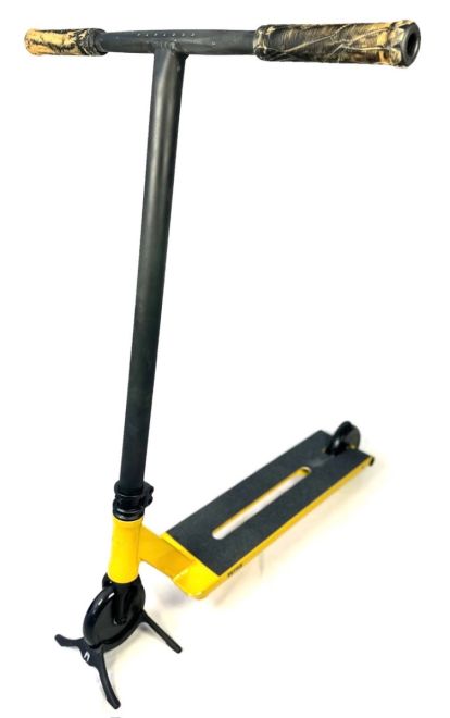 UrbanArtt Champ "L" Scooter Yellow Black